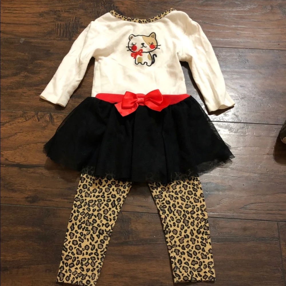 Baby girl outfit size 9mo
